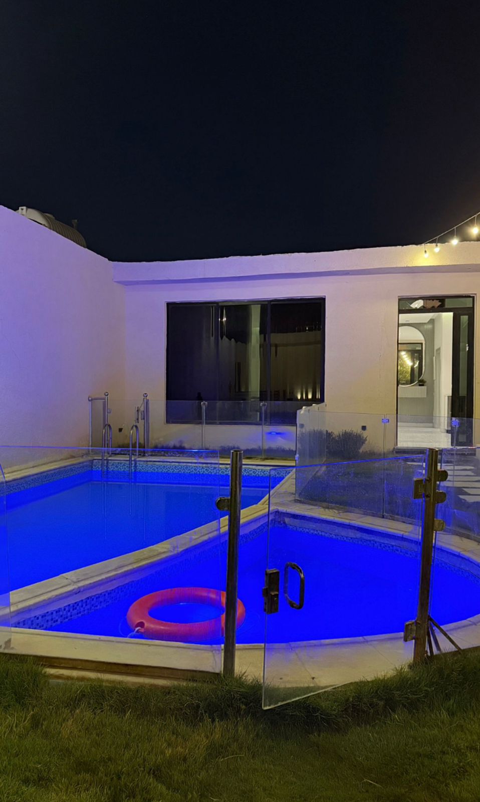 المسابح والألعاب المائية